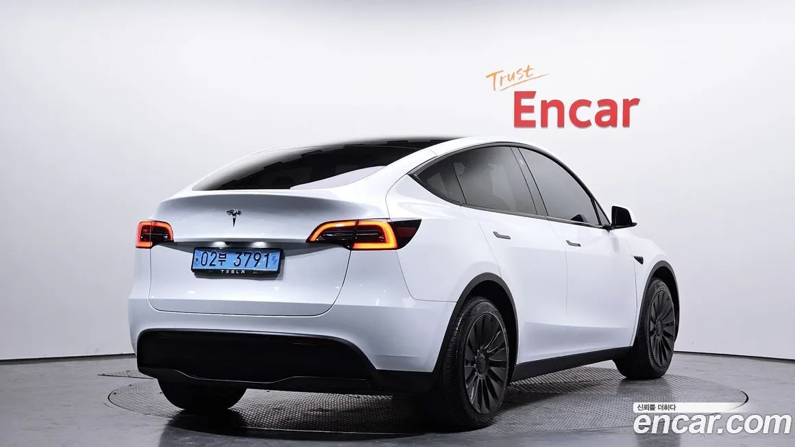 Tesla Model Y 2023 из KR, фото 2