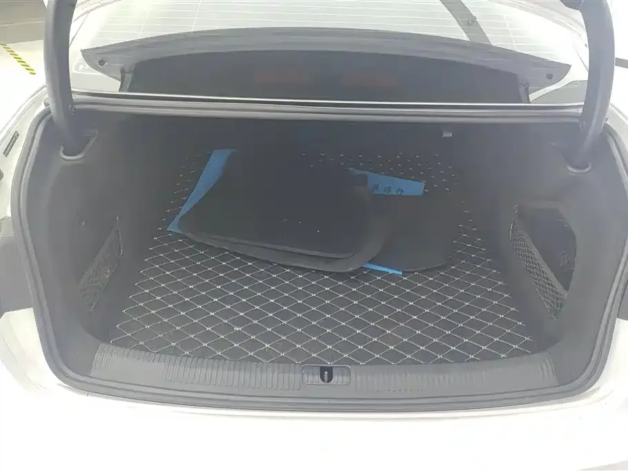 Audi A4L 2024 из CN, фото 6