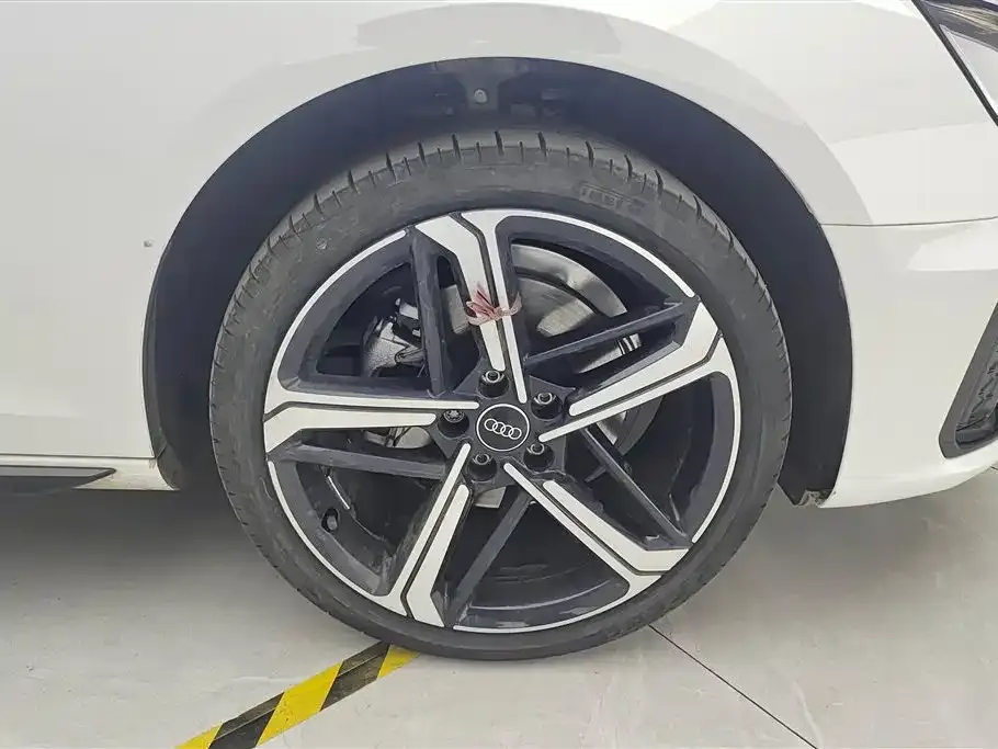 Audi A4L 2024 из CN, фото 2