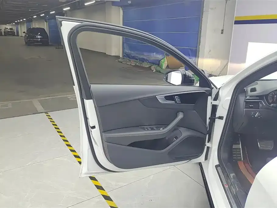 Audi A4L 2024 из CN, фото 8
