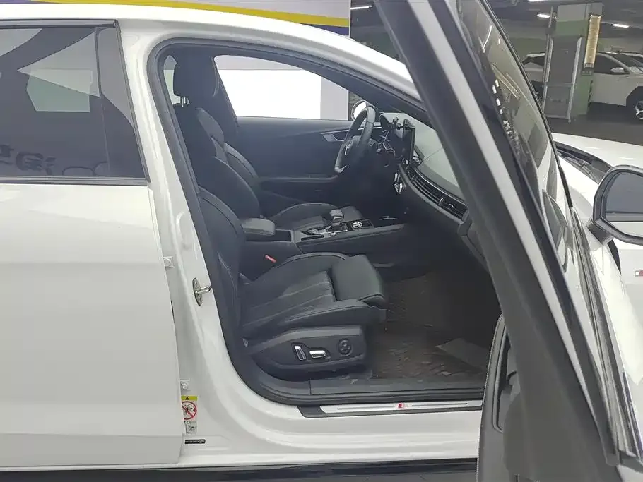 Audi A4L 2024 из CN, фото 5