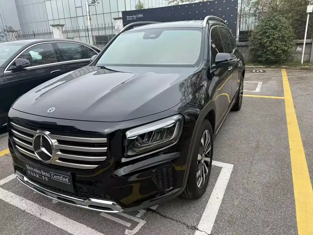 Mercedes-Benz GLB — фото 1