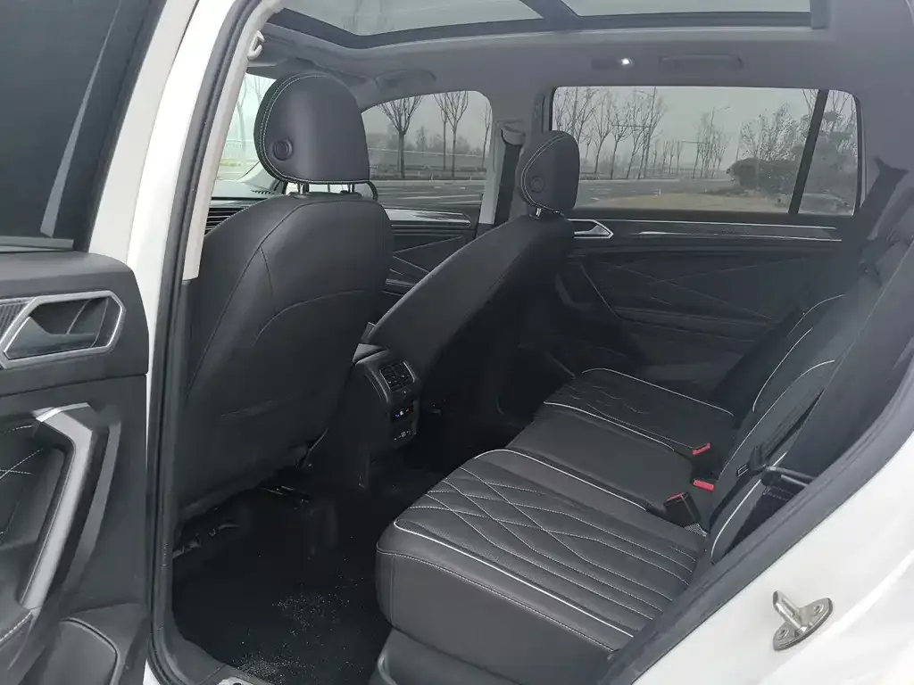 Volkswagen Tiguan L 2022 из CN, фото 2