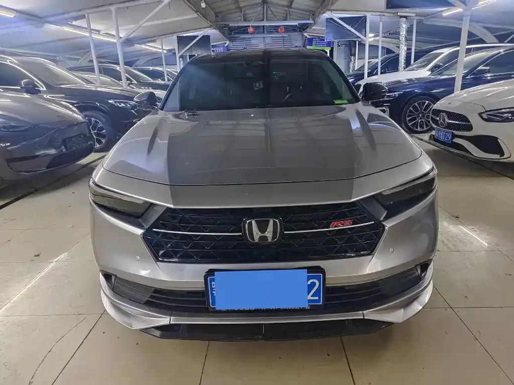 Honda Accord — фото 1