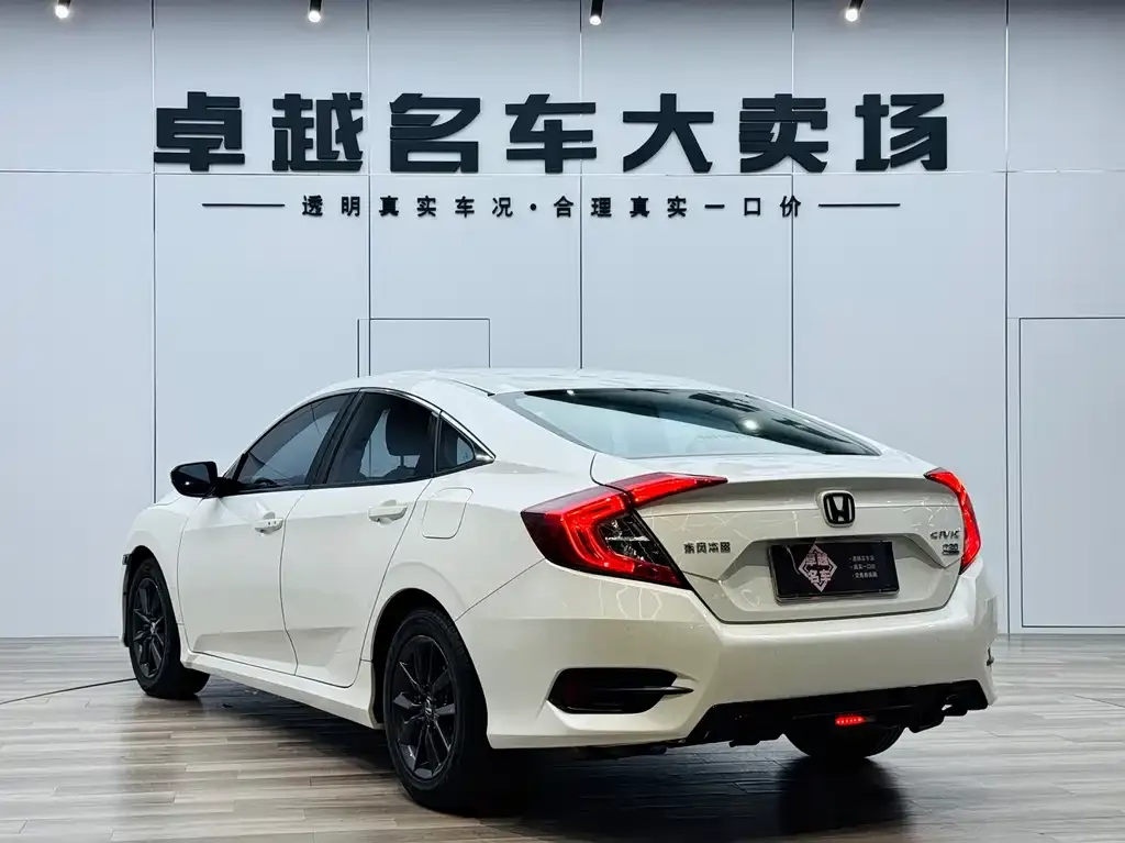 Honda Civic — фото 8