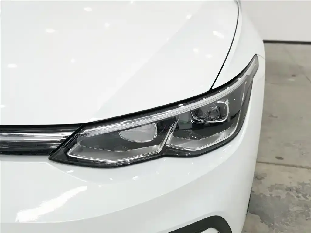 Volkswagen Golf 2023 из CN, фото 4