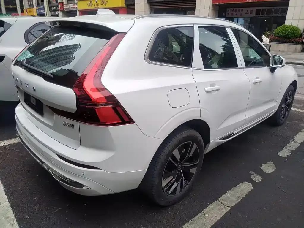 Volvo XC60 — фото 10
