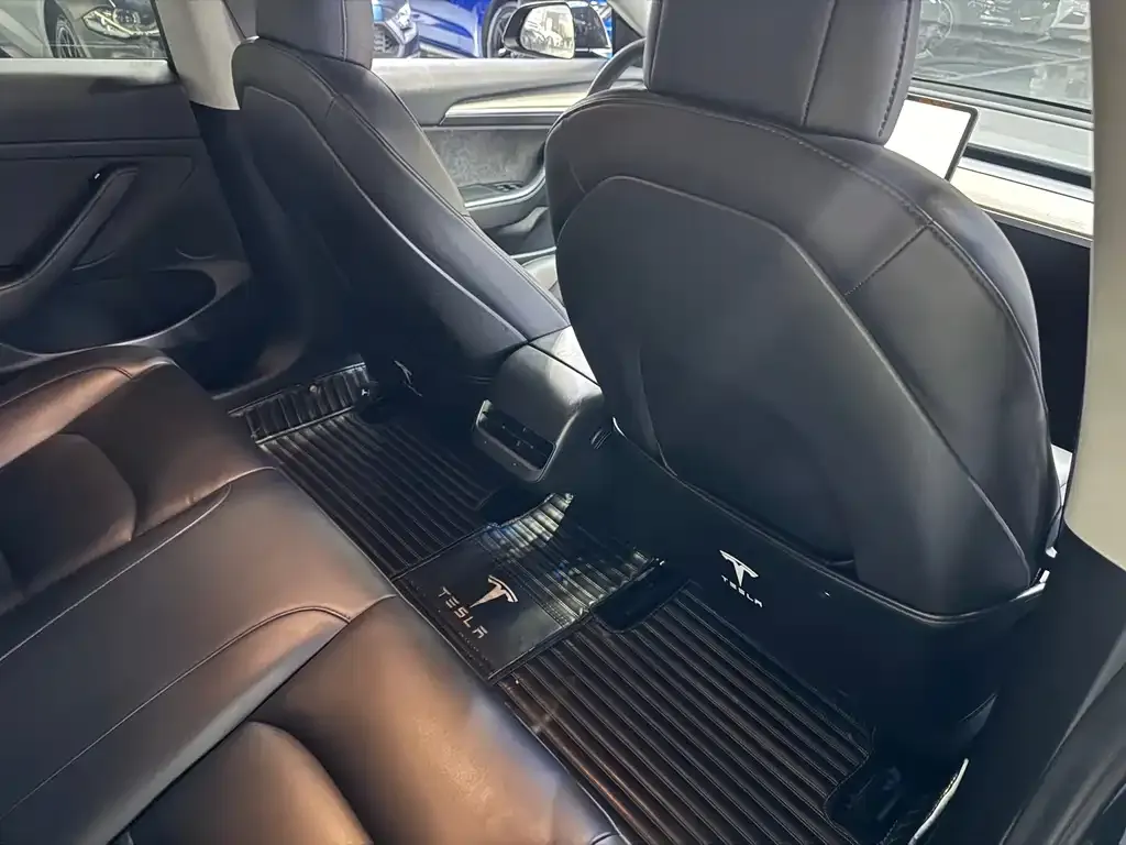 Tesla Model 3 — фото 3