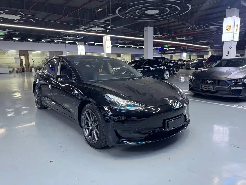 Tesla Model 3 — фото 9