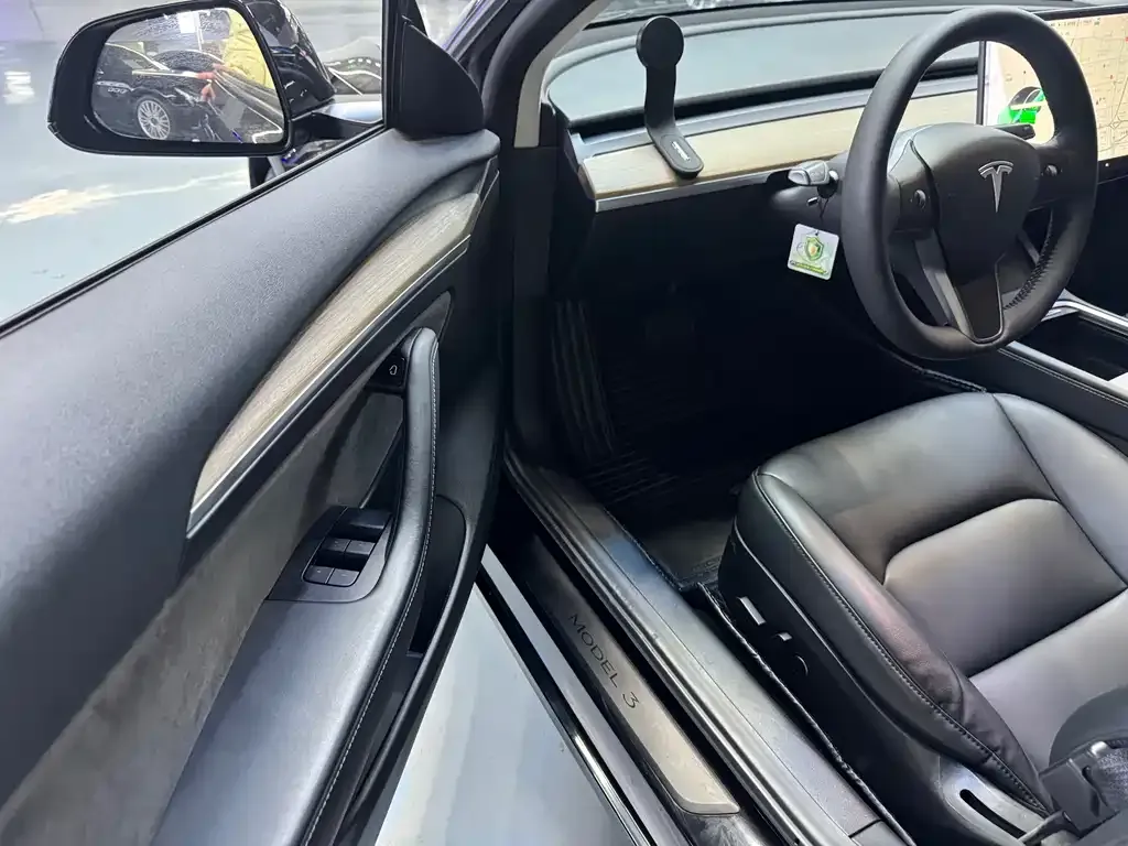Tesla Model 3 — фото 5