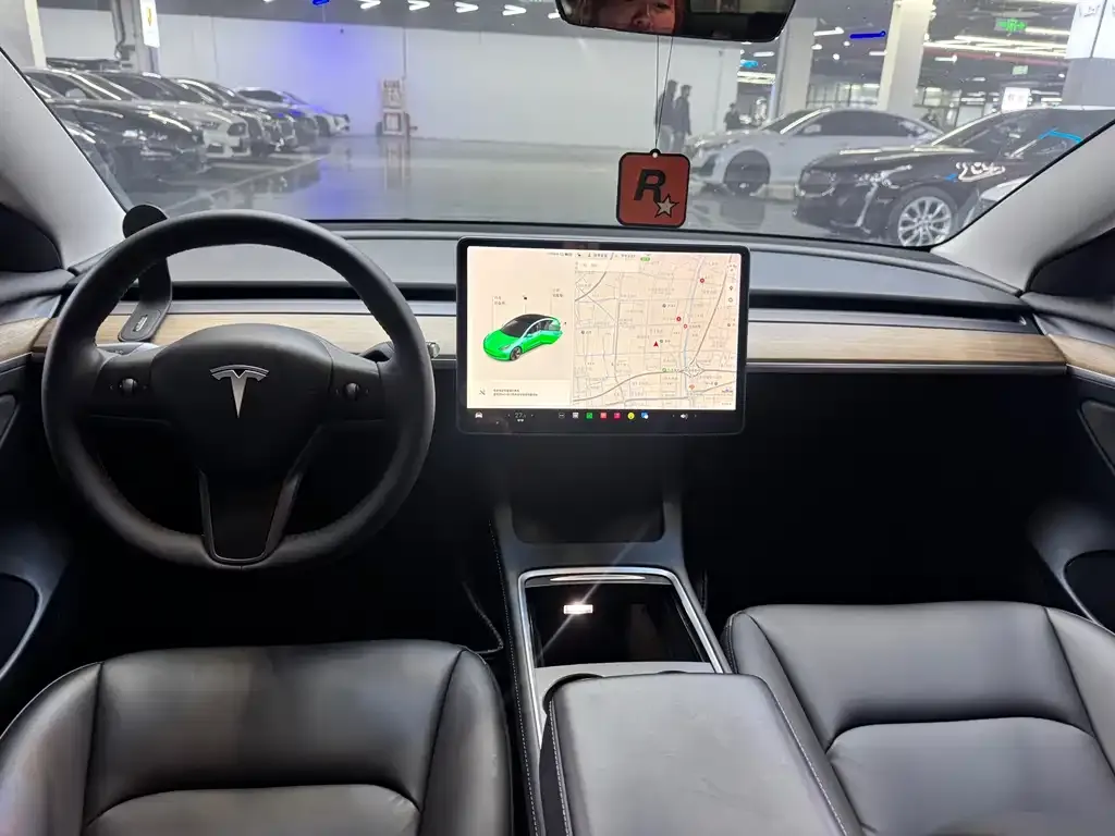 Tesla Model 3 — фото 4