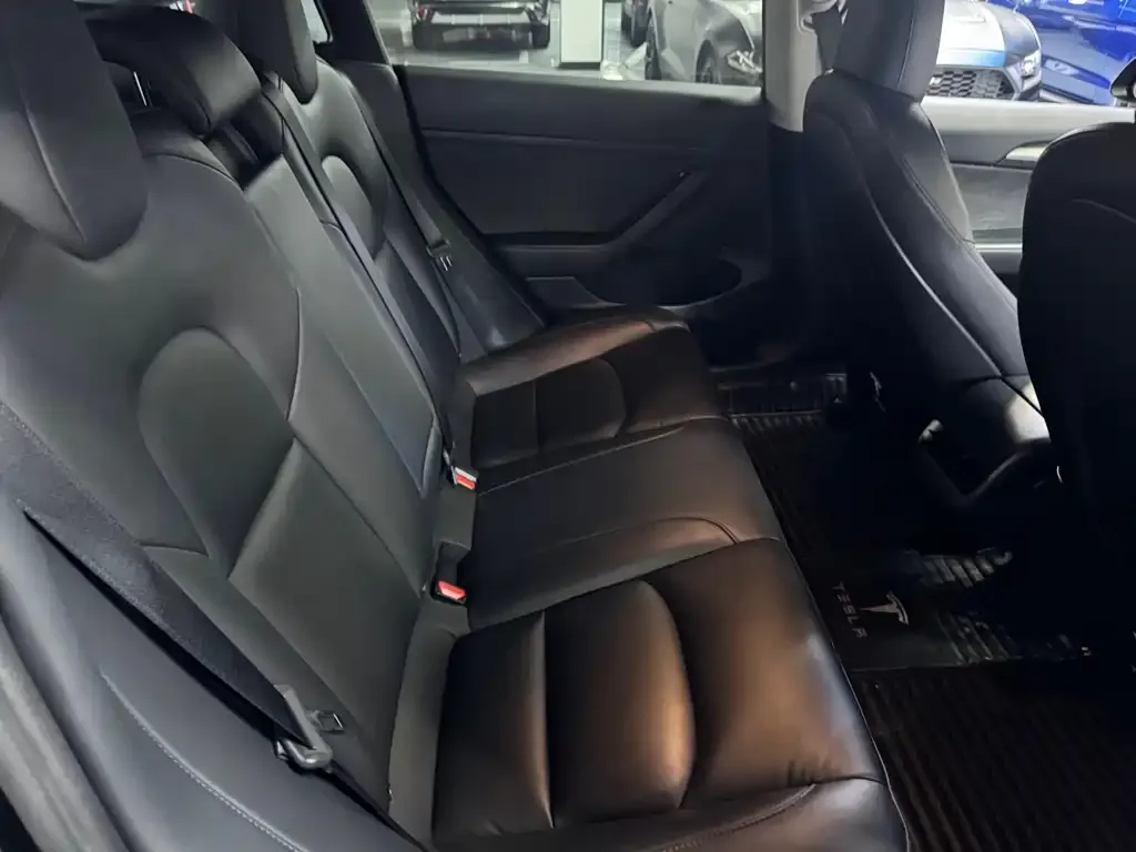 Tesla Model 3 — фото 2
