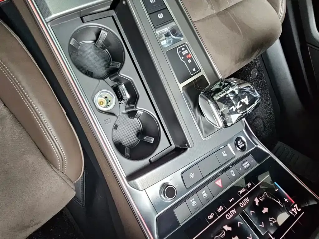 Audi A7L 2024 из CN, фото 4