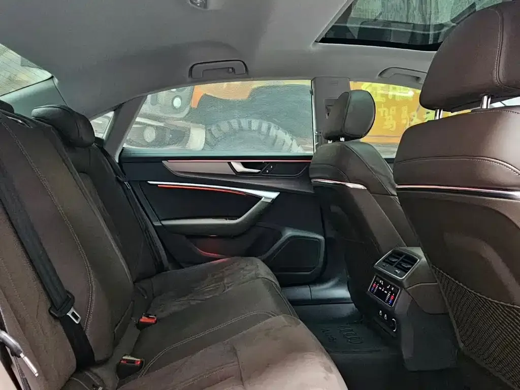 Audi A7L 2024 из CN, фото 3