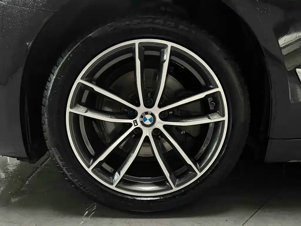BMW 5 Series — фото 3