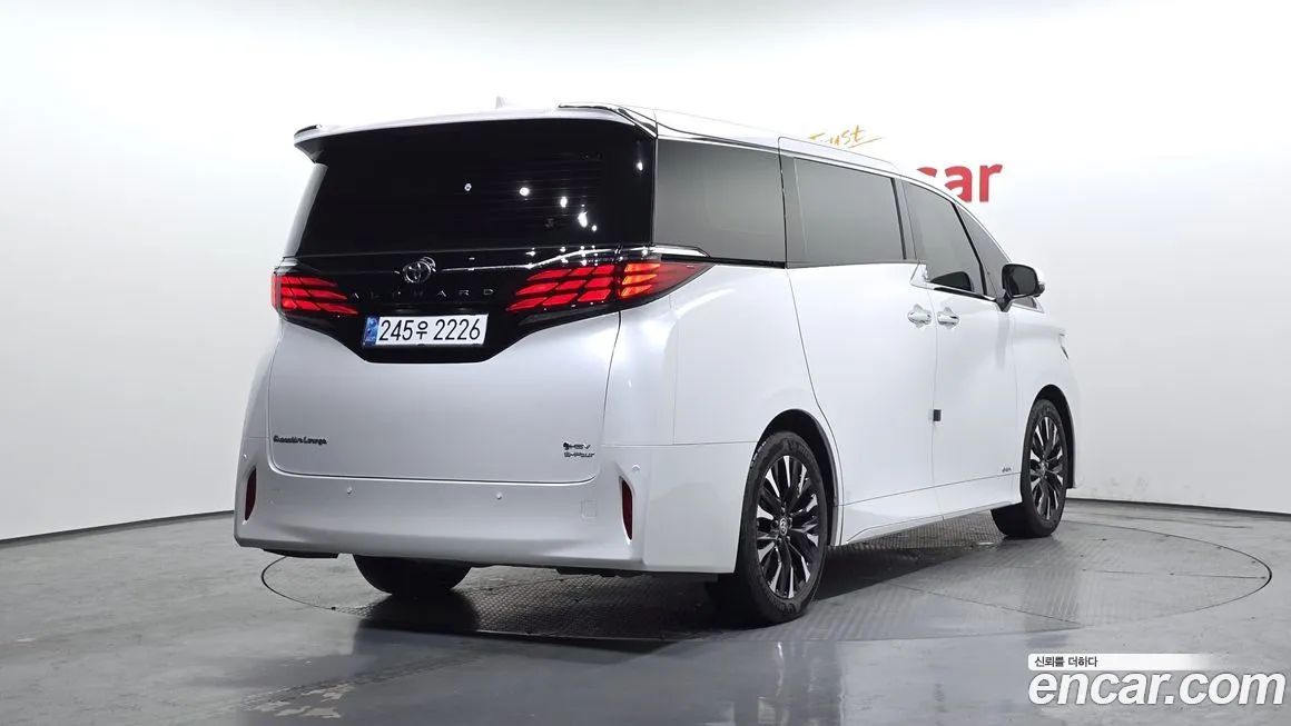 Toyota Alphard — фото 4