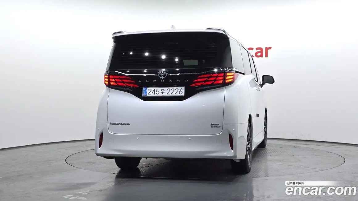 Toyota Alphard — фото 10