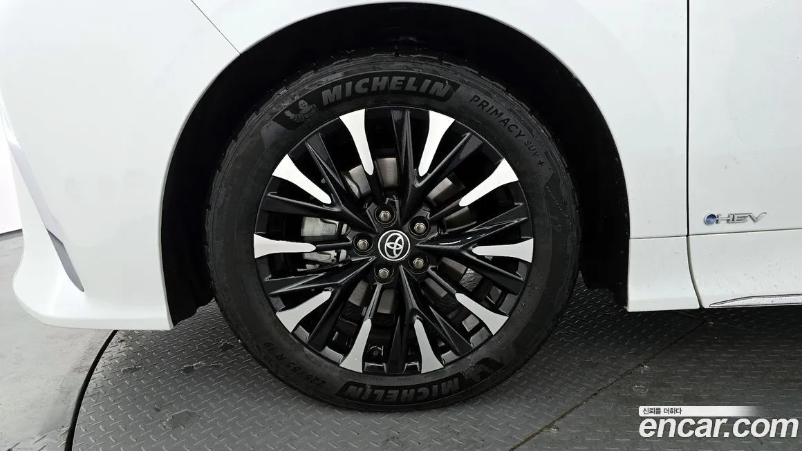 Toyota Alphard — фото 8