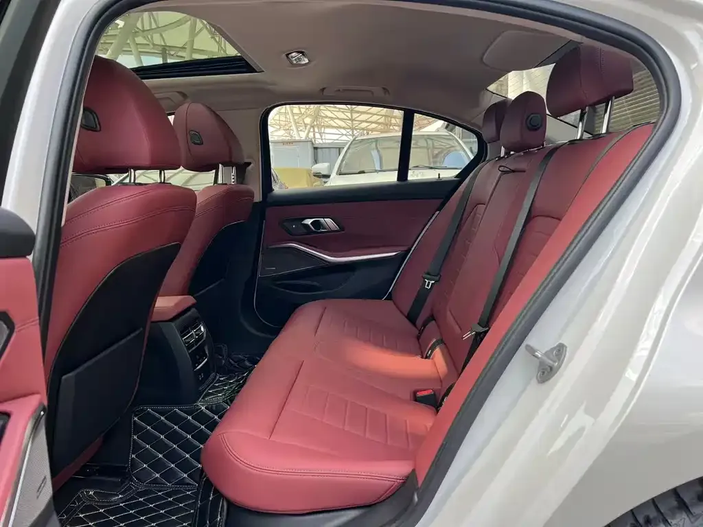BMW 3 Series 2021 из CN, фото 2