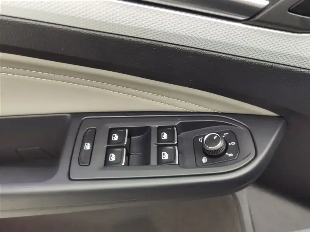 Volkswagen Golf 2022 из CN, фото 8