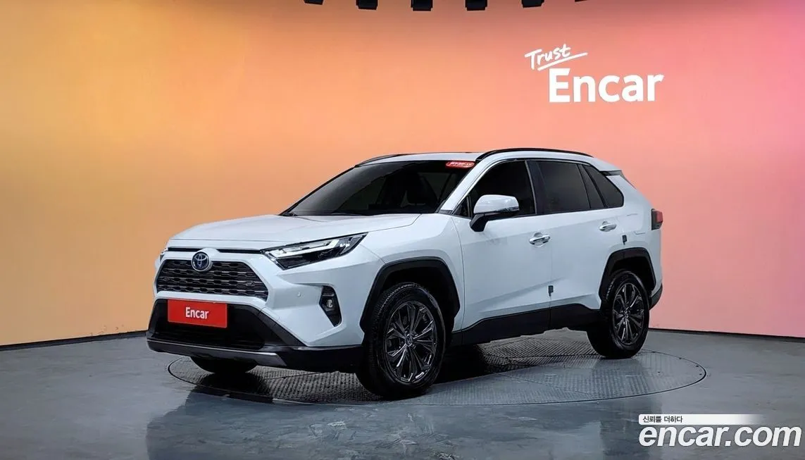Toyota RAV4 — фото 1