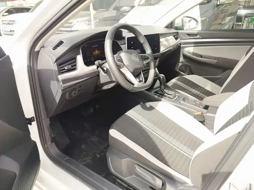 Volkswagen Bora 2024 из CN, фото 9