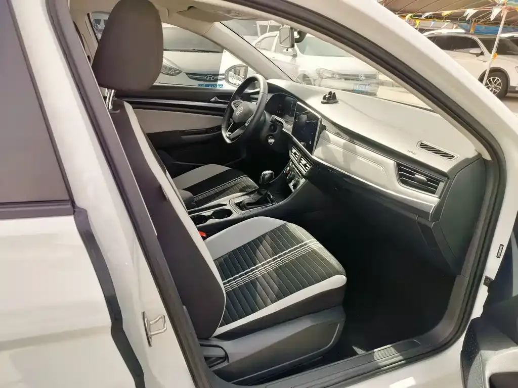 Volkswagen Bora 2024 из CN, фото 4
