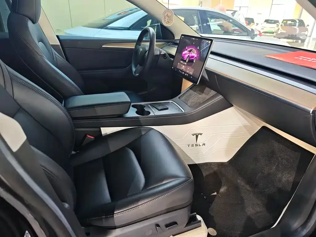 Tesla Model Y — фото 6