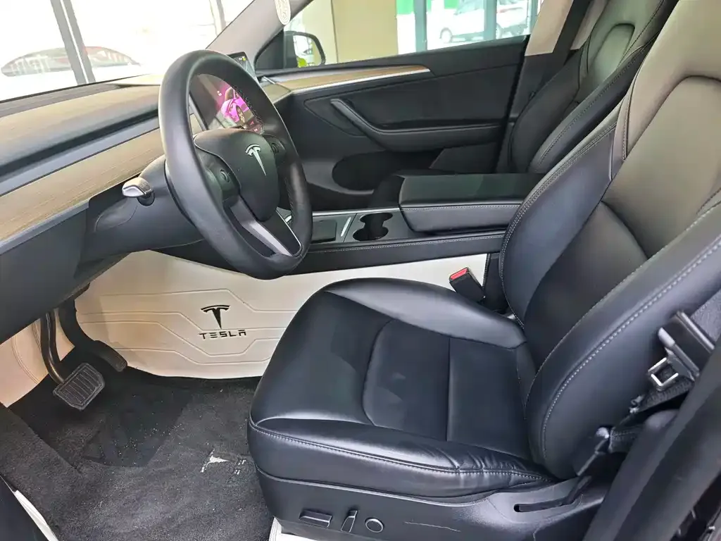 Tesla Model Y — фото 9