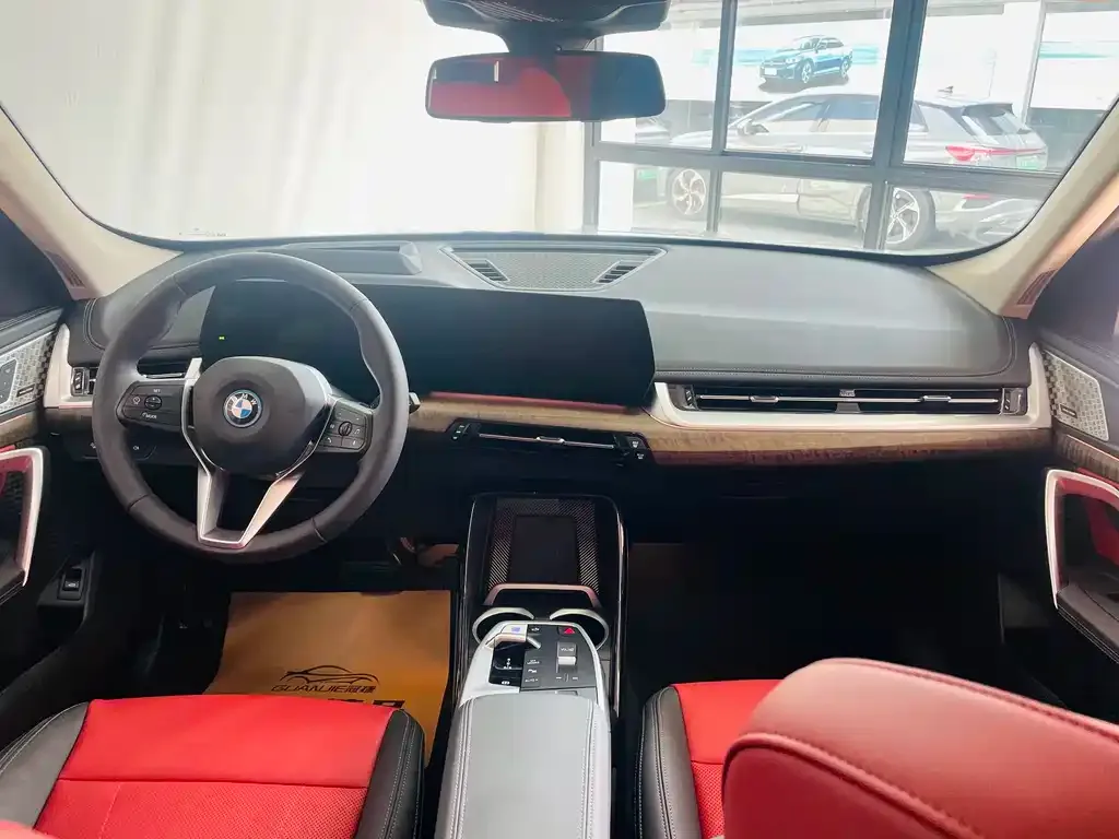 BMW iX1 2024 из CN, фото 4