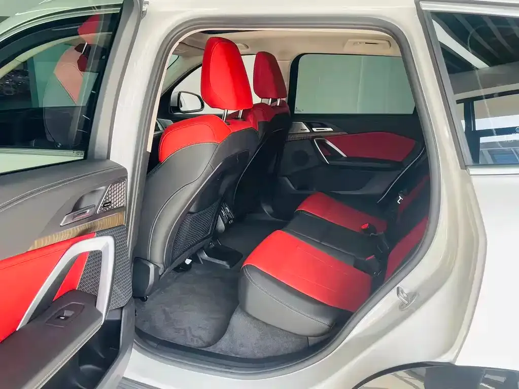 BMW iX1 2024 из CN, фото 8