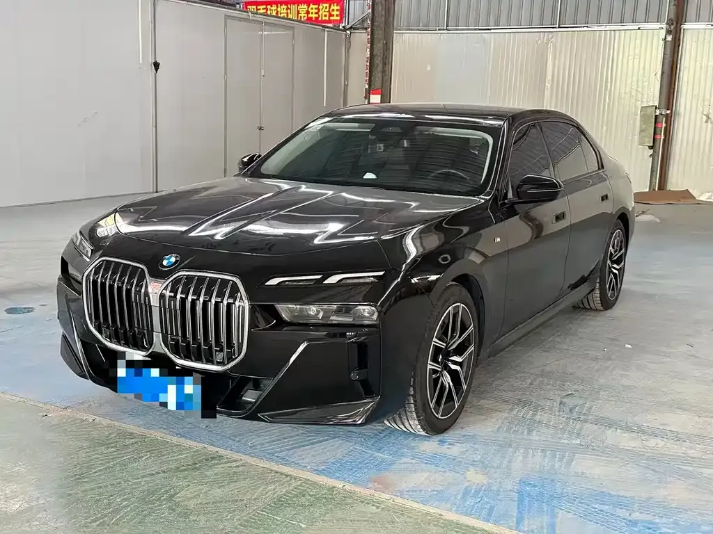 BMW 7 Series — фото 1