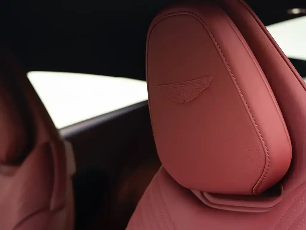 Aston Martin DB11 2022 из CN, фото 7
