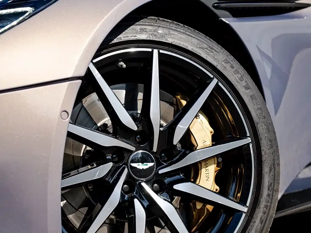 Aston Martin DB11 2022 из CN, фото 6