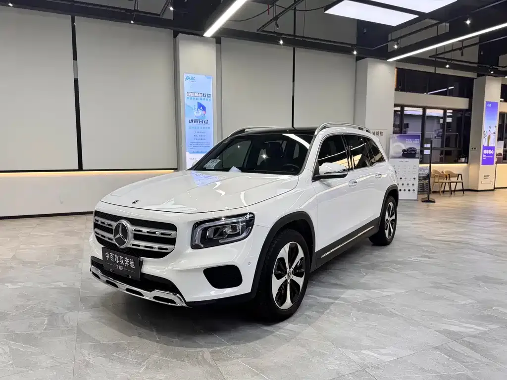 Mercedes-Benz GLB — фото 1