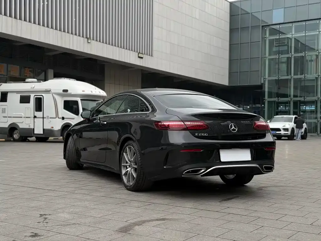 Mercedes-Benz E-Class (Import) — фото 9