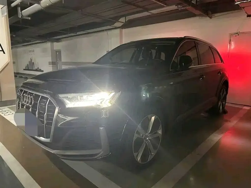 Audi Q7 2021 из CN, фото 2
