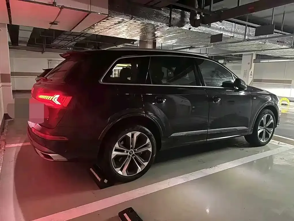 Audi Q7 2021 из CN, фото 3