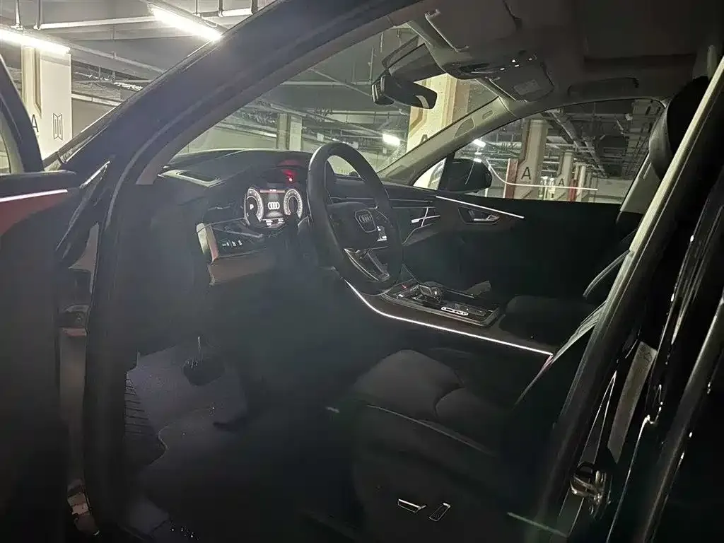 Audi Q7 2021 из CN, фото 5