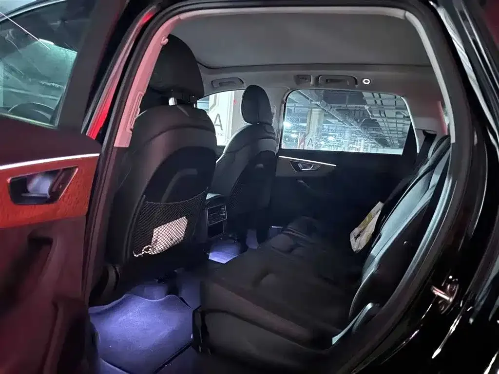 Audi Q7 2021 из CN, фото 6