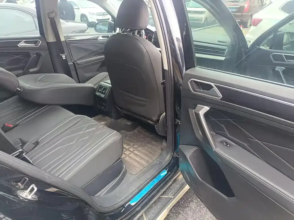 Volkswagen Tiguan L 2023 из CN, фото 3