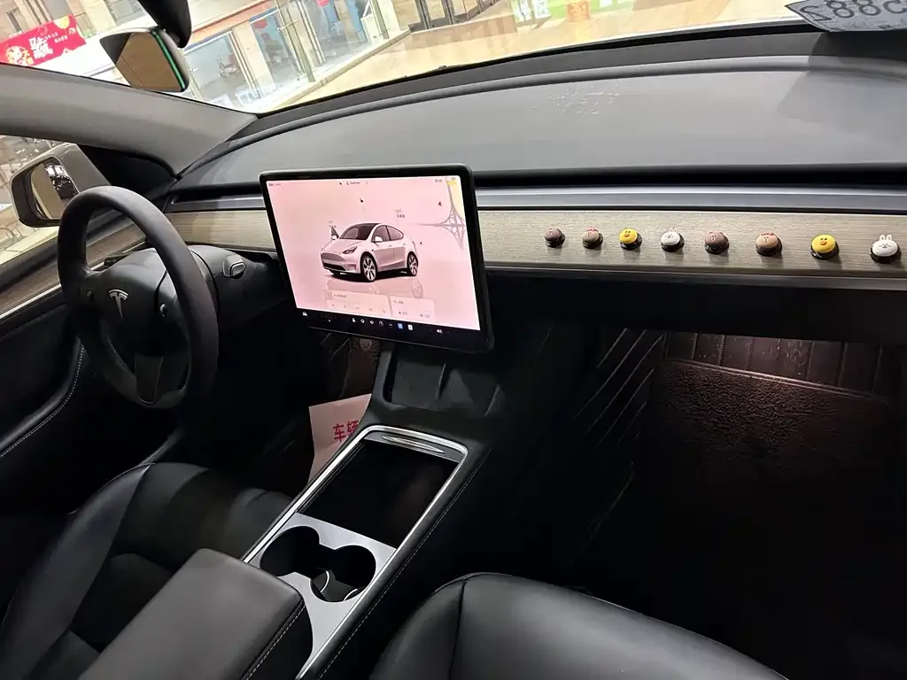 Tesla Model Y — фото 8