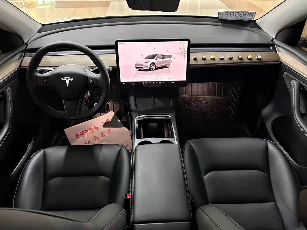 Tesla Model Y — фото 3