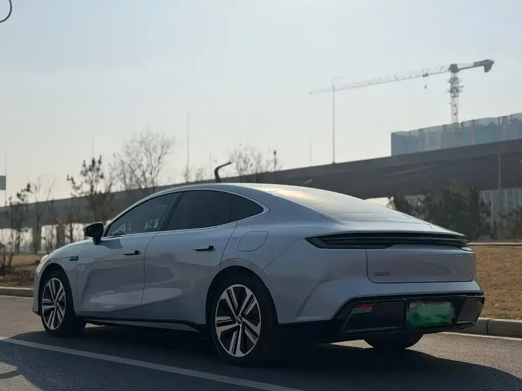 Geely Galaxy E8 — фото 6