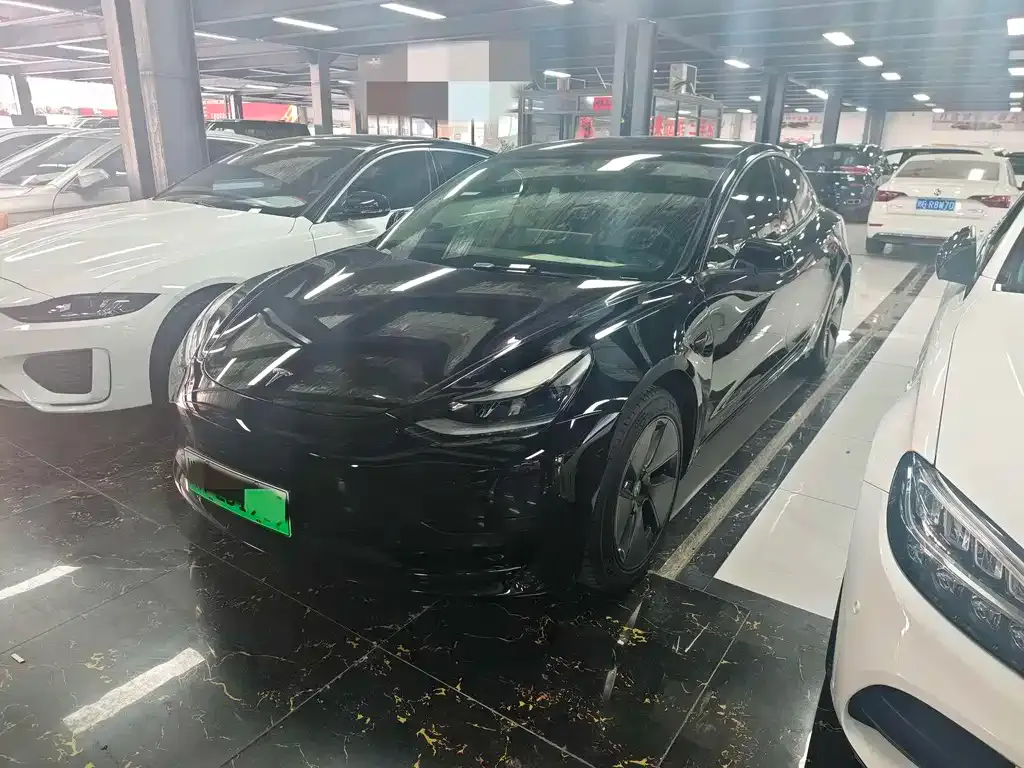 Tesla Model 3 — фото 1