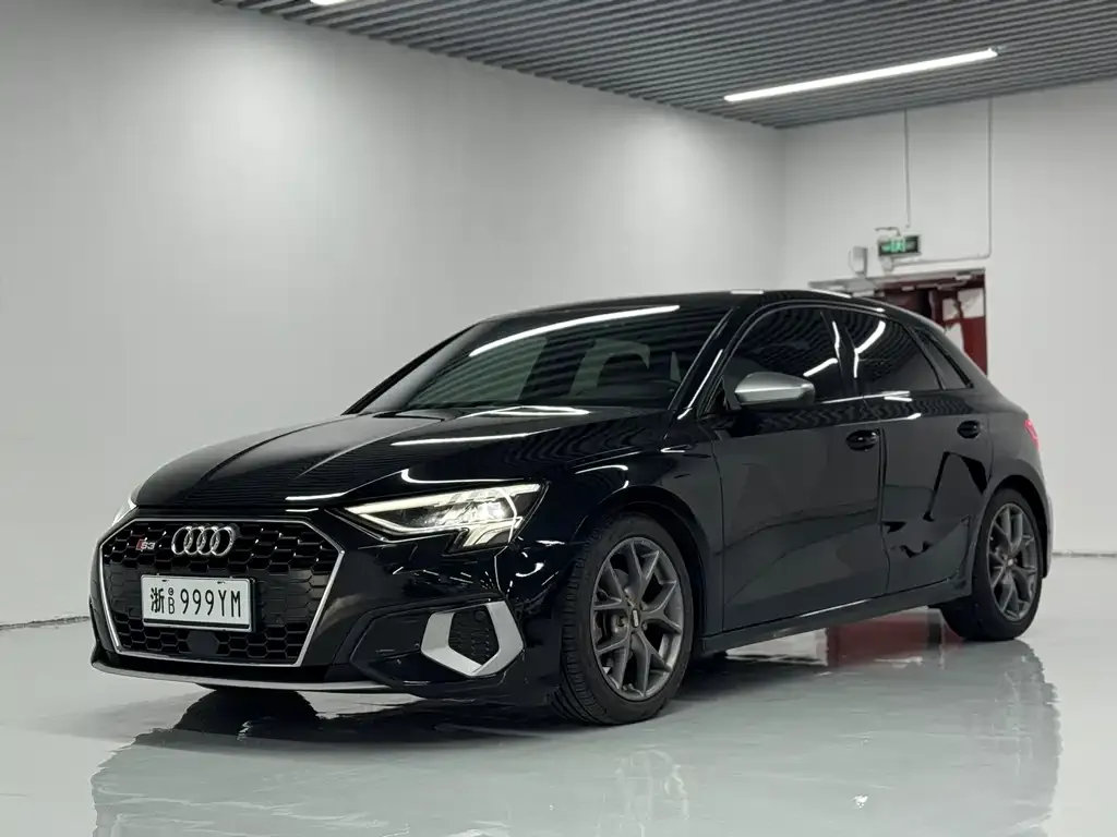 Audi A3 — фото 1