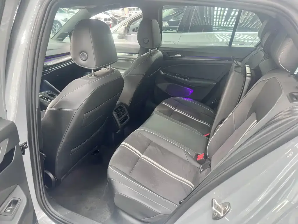 Volkswagen Golf 2023 из CN, фото 4