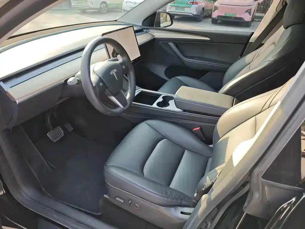 Tesla Model Y — фото 6