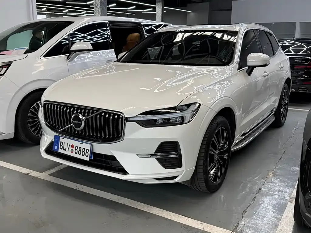 Volvo XC60 — фото 1