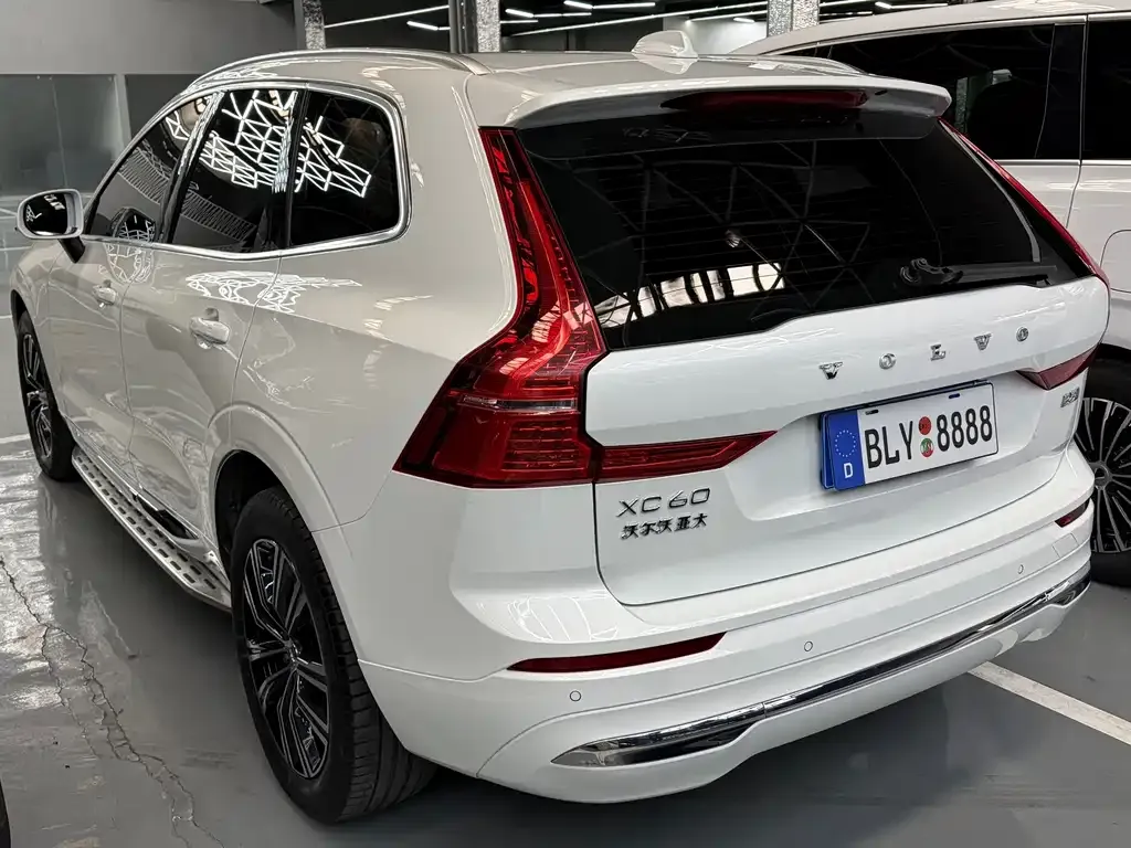 Volvo XC60 — фото 9